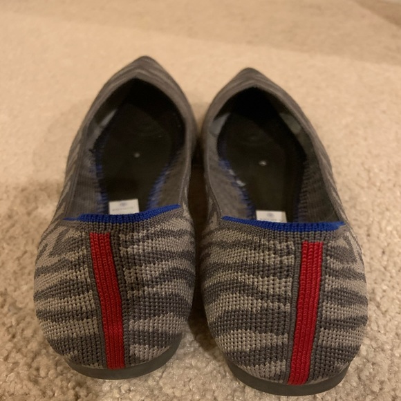 [SOLD] Rothy’s Grey Zebra Points (Size 8) - Picture 2 of 9